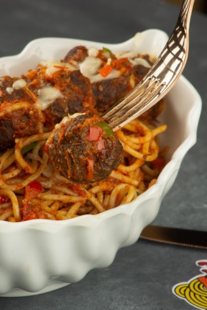 Meatballs pasta jumbo